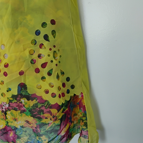 SHEIN Yellow and Multicolor Floral Top - Picture 3 of 4